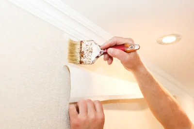 Pose de papier peint à Tournans — revêtements muraux et toiles de verre